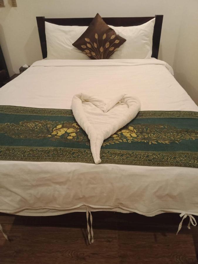 Twin Home Guesthouse Kâmpôt Zewnętrze zdjęcie